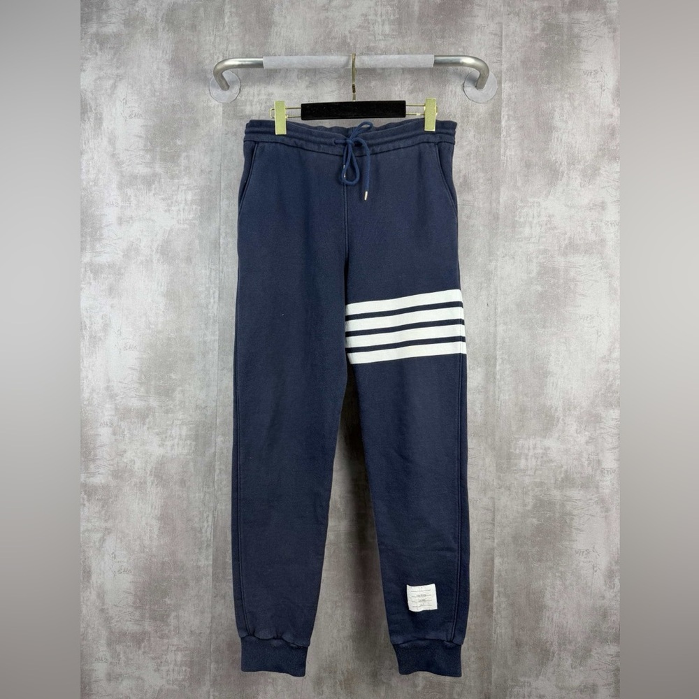 🚩steal Authentic Thom Browne Navy Garment with Red and White Accents